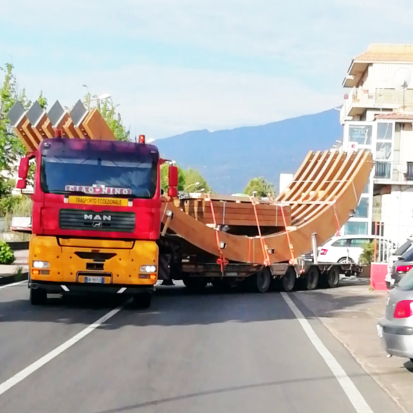 Camion con carico pesante Dafo Trasporti mezzi pesanti