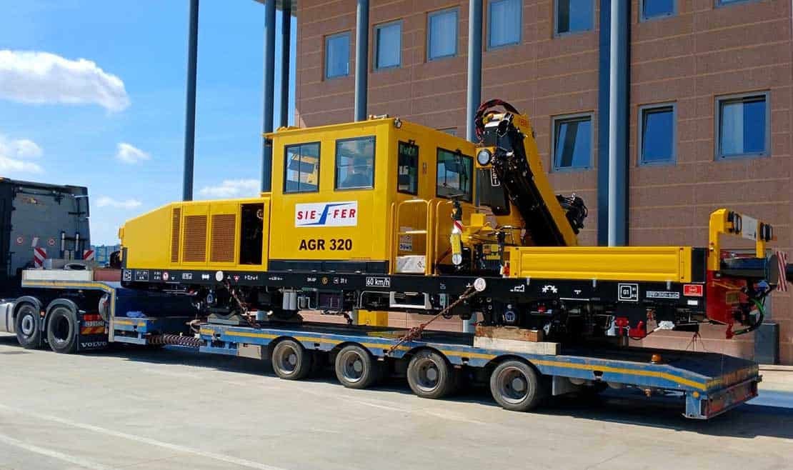 Macchina leggera per trasporti eccezionali su strada, trasporto di attrezzature speciali con Dafo Tr.